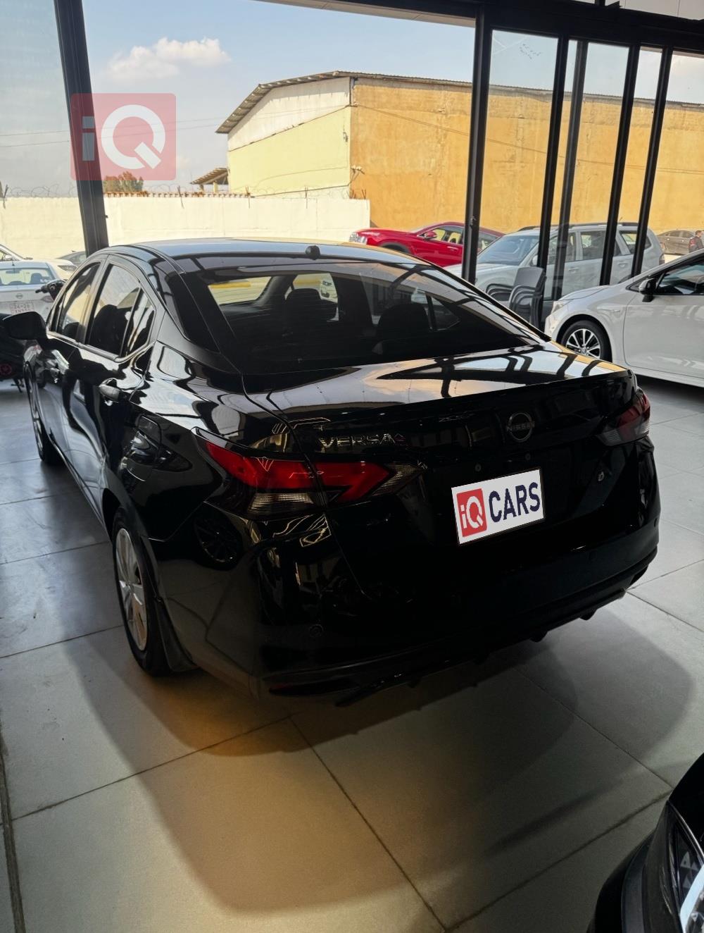 نيسان فيرسا